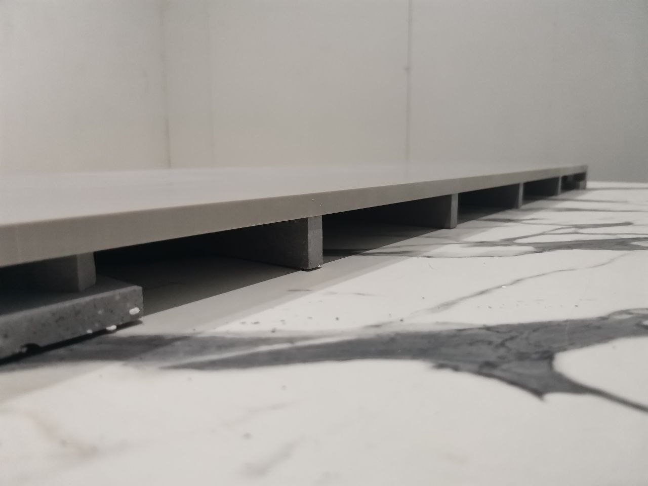 Столешница из ИК 0.900х0.600 (Н=40 мм)