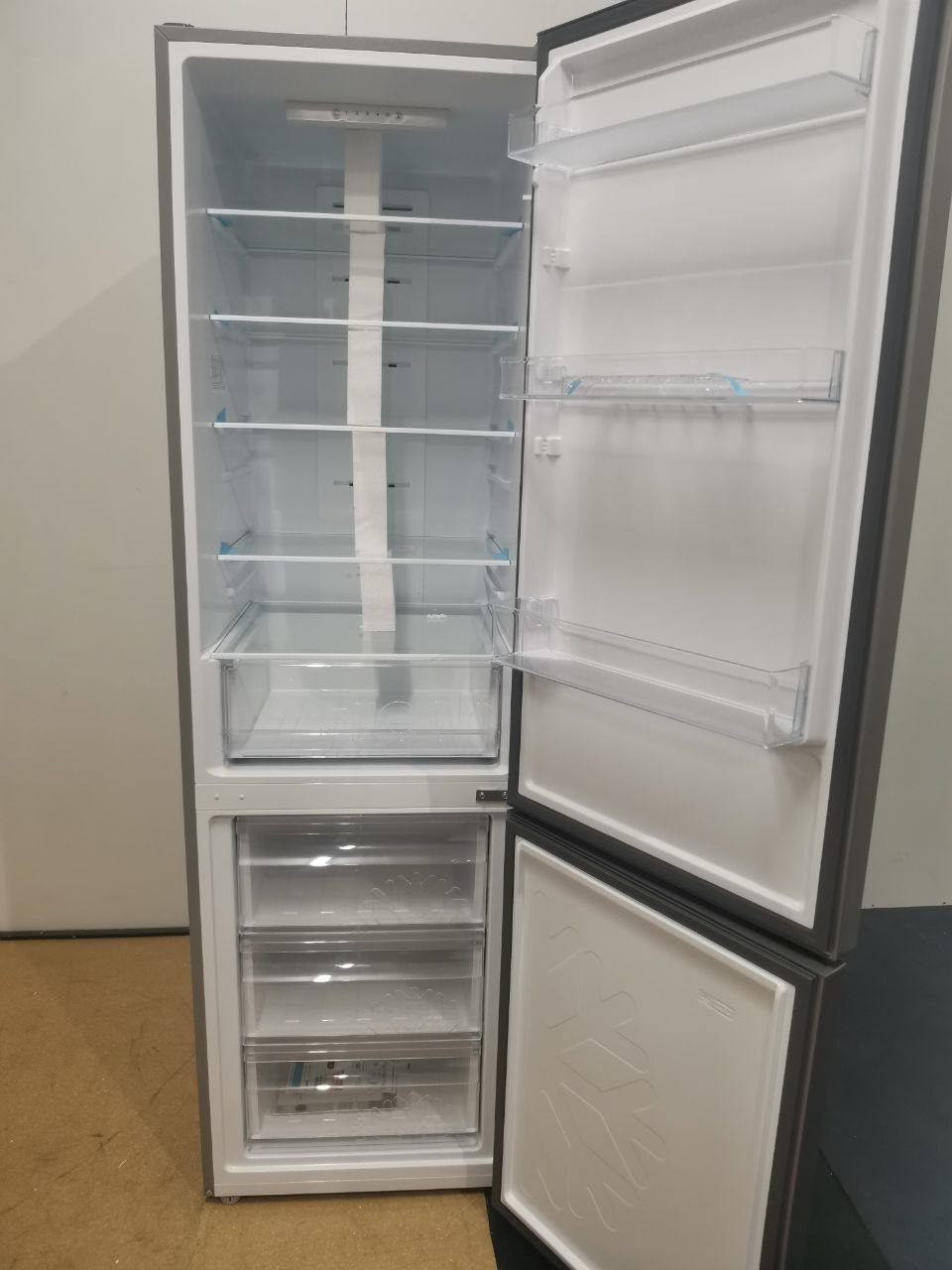 Отдельностоящий холодильник CANDY CCRN 6200 S 