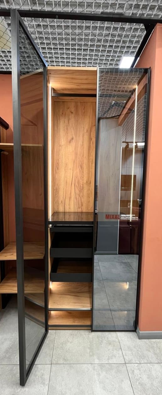 Шкаф-распашной 2-х дверный Mixal