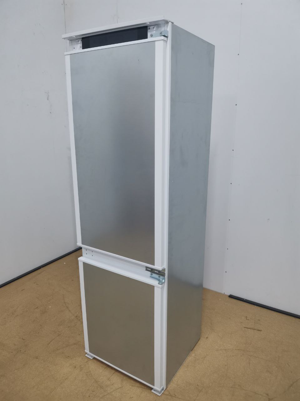 Встраиваемый холодильник HAIER HBW5518ERU