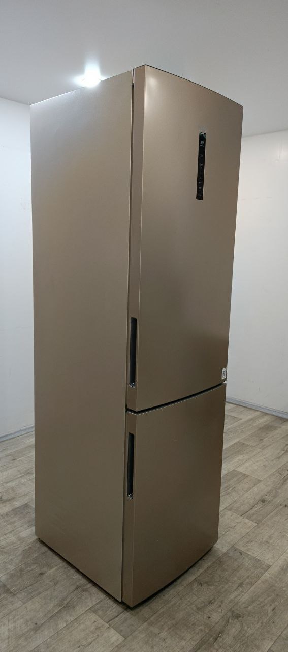 Отдельностоящий холодильник HAIER C4F640CGGU1 