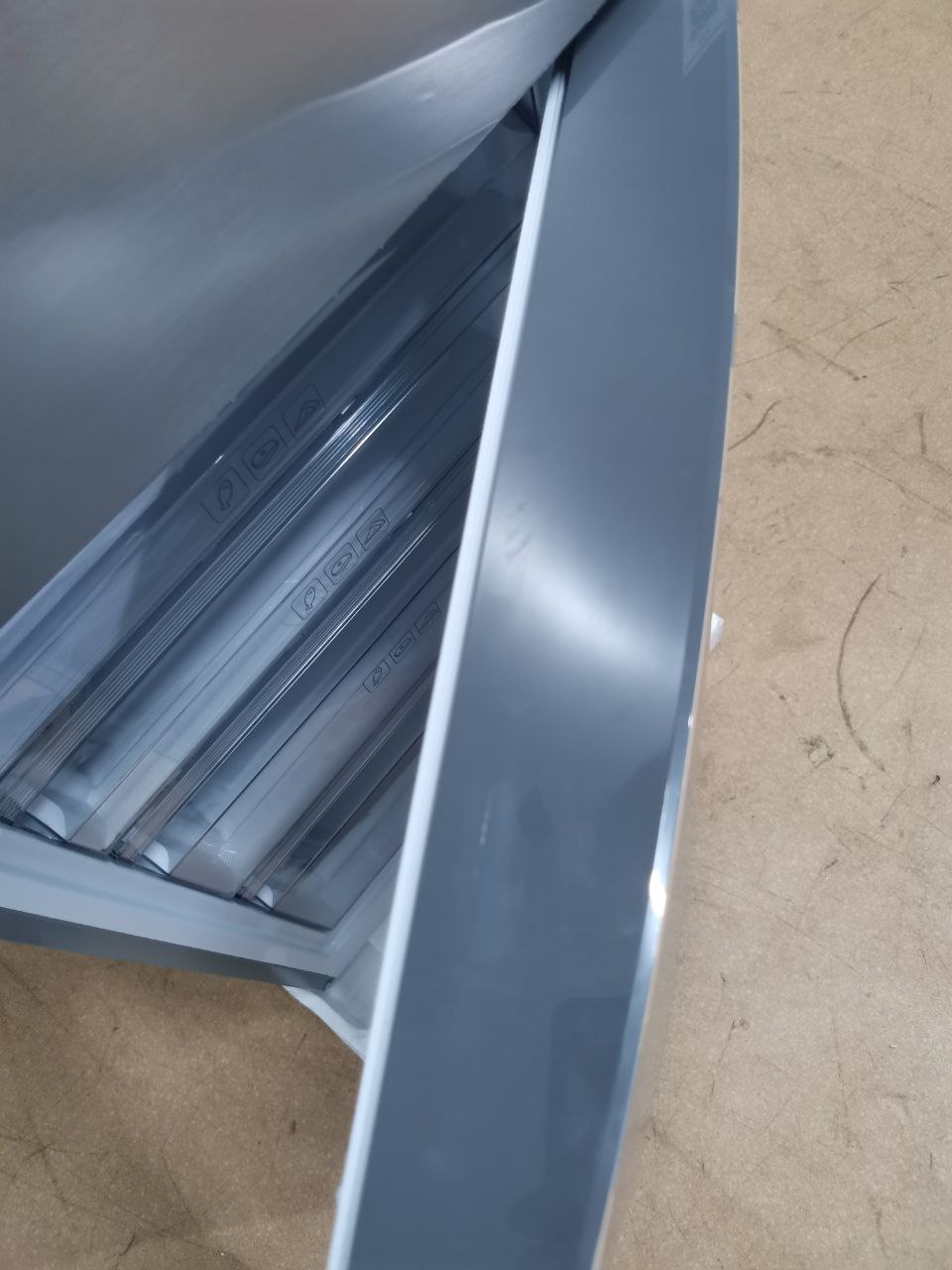 Отдельностоящий холодильник HAIER C2F636CFRGU1 