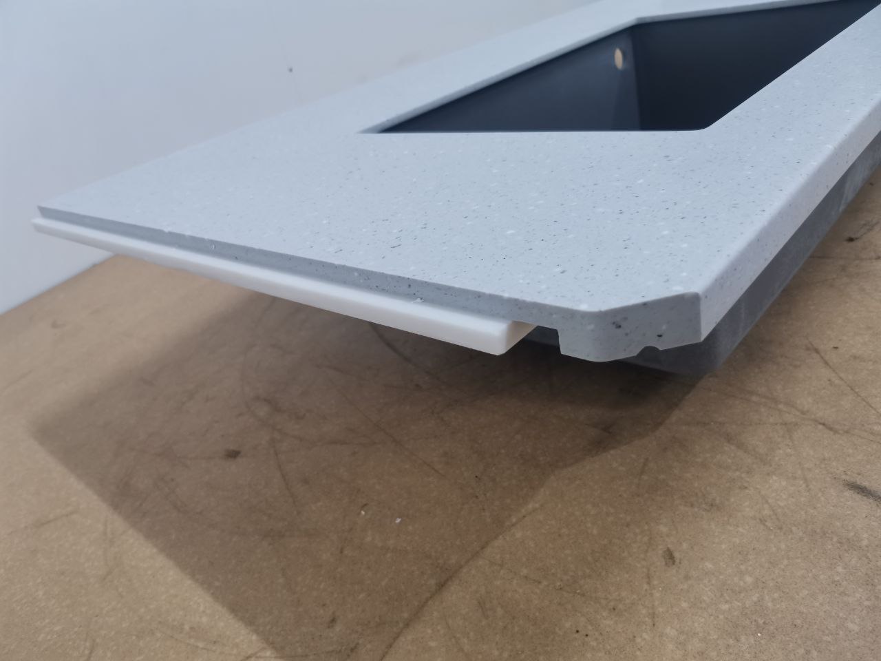 Столешница из ИК 1.570х0.700 (Н=25 мм)