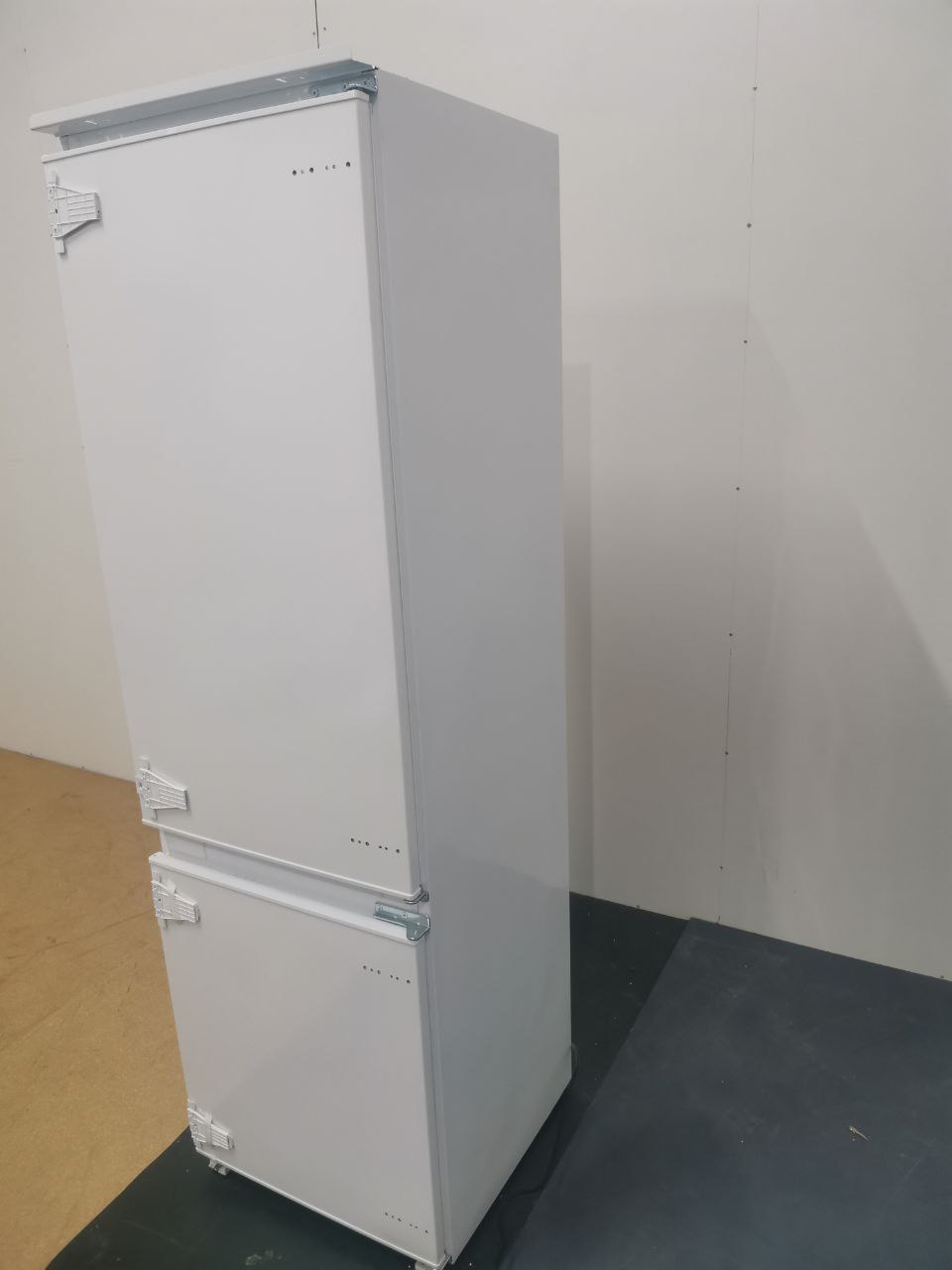 Встраиваемый холодильник GRAUDE IKG 180.3 