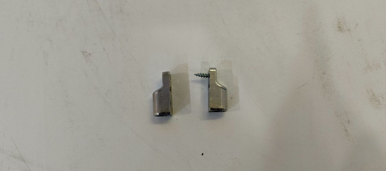 Крючок поворотный универсальный PELLY 18310015 