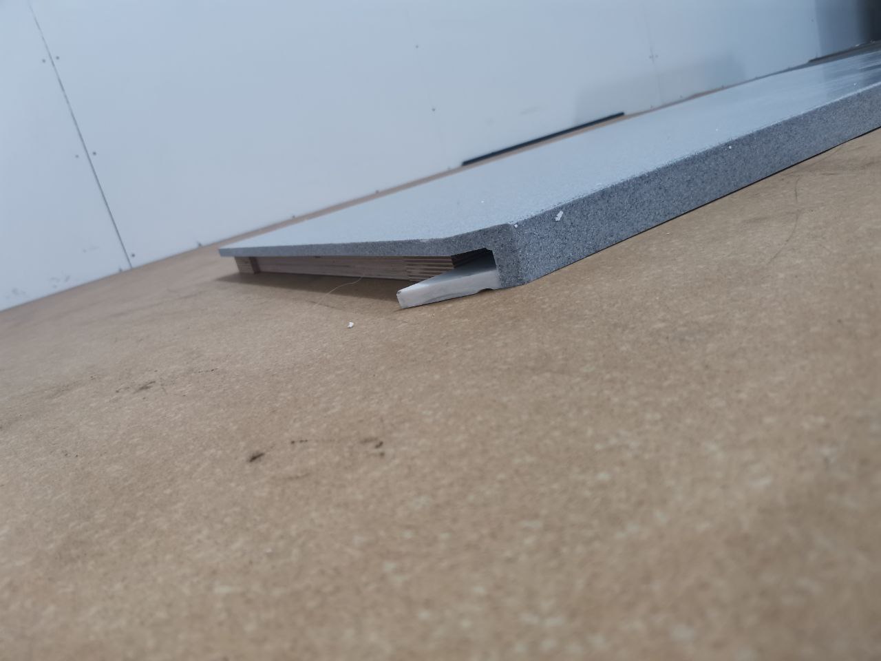 Столешница из искусственного камня 1.320х0.600 (H=40 мм)