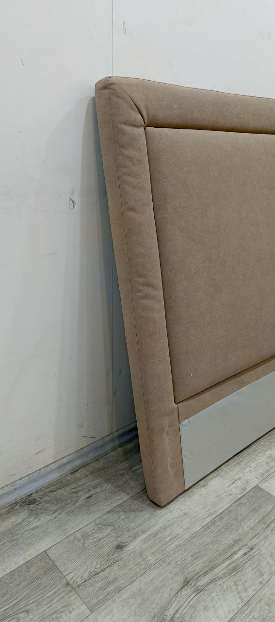 Изголовье кровати