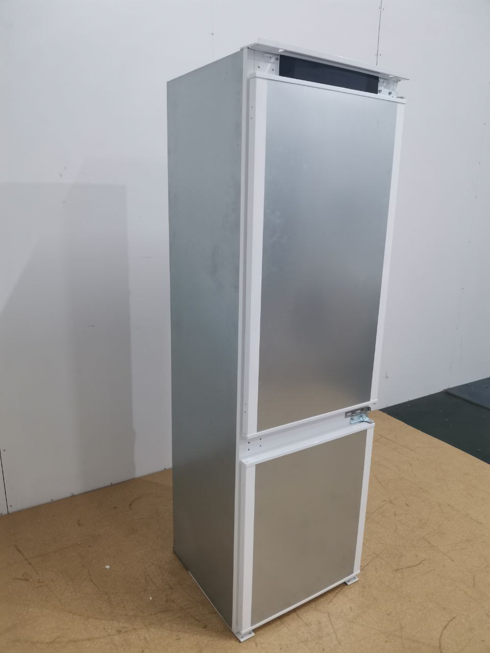 Встраиваемый холодильник HAIER HBW5518ERU