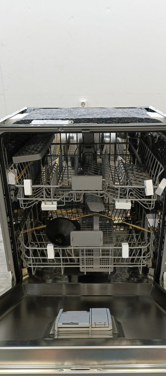 Встраиваемая посудомоечная машина HOTPOINT HI 4D66 DW 