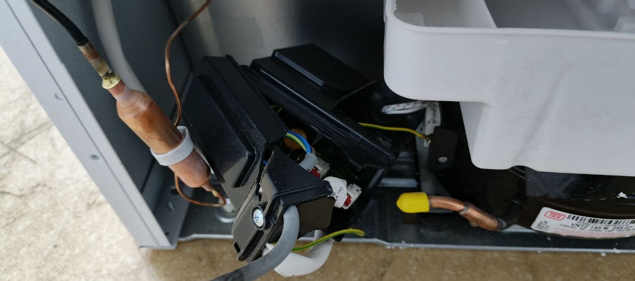 Встраиваемый холодильник Smeg C8194TNE