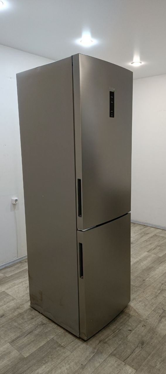 Отдельностоящий холодильник HAIER C2F636CFRG 