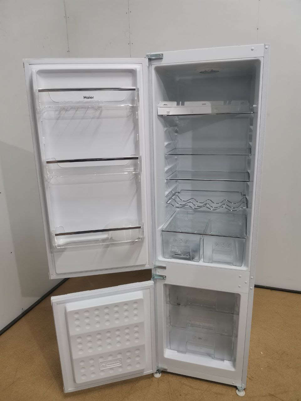 Встраиваемый холодильник HAIER HRF225WBRU 