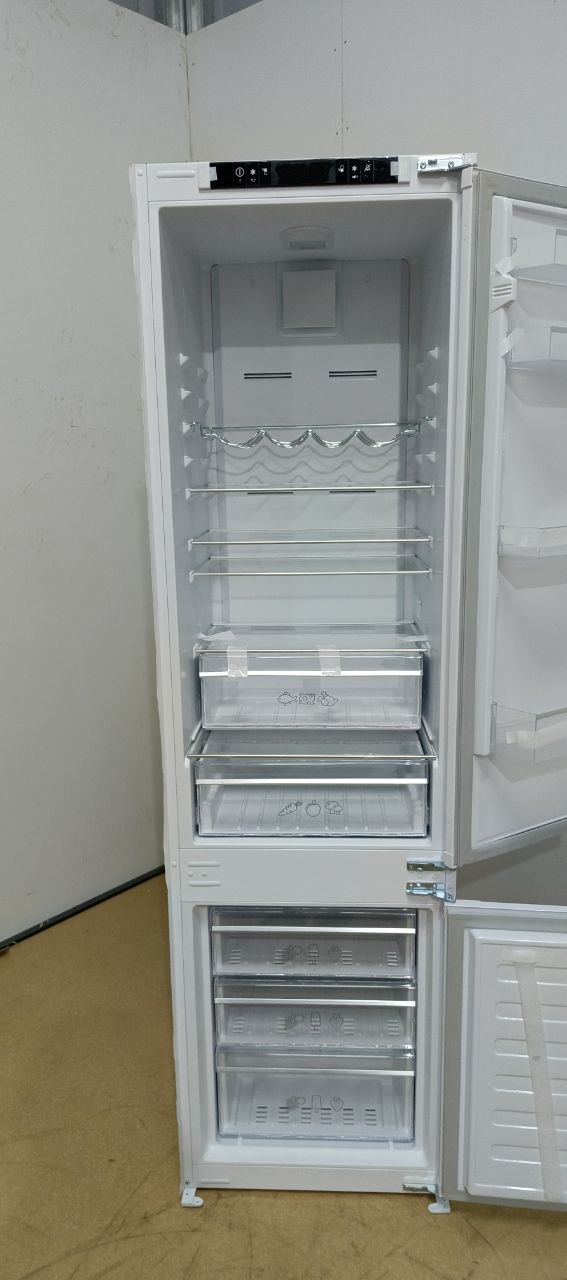 Встраиваемый холодильник Smeg C8194TNE