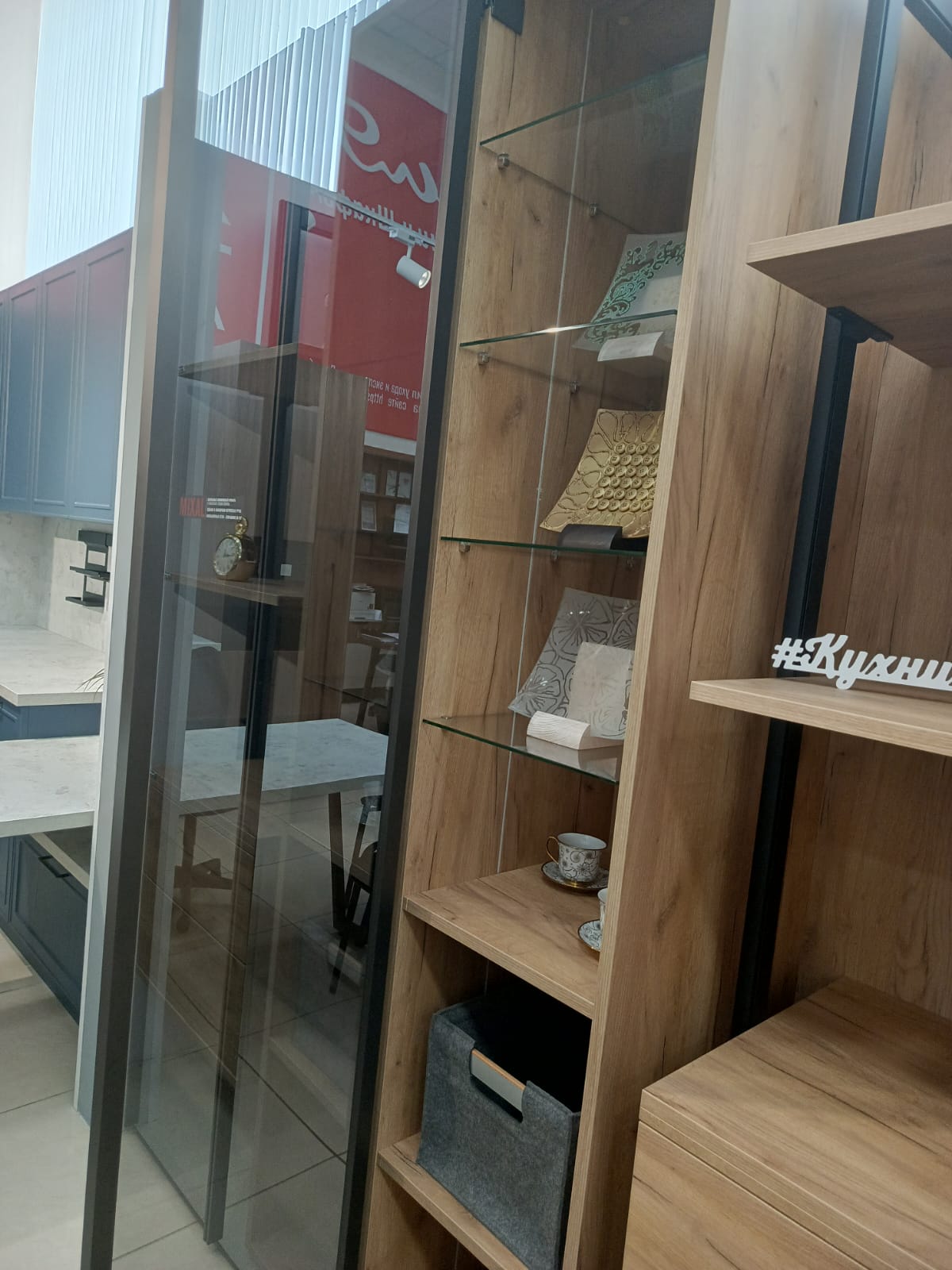 Распашной шкаф 3-х дверный Mixal