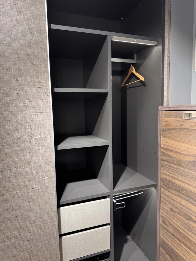 Шкаф-купе 2-х дверный + система Stilos Spark