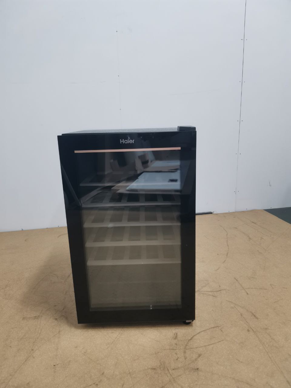 Отдельностоящий винный шкаф HAIER FWC33GA 