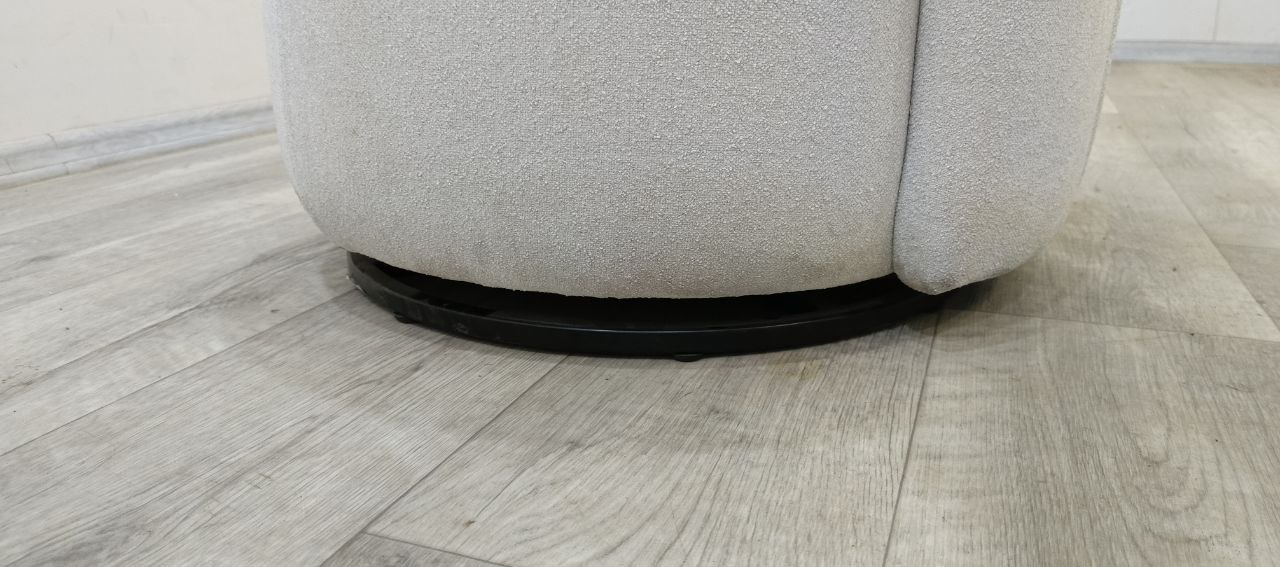 Кресло Ursula молочного цвета